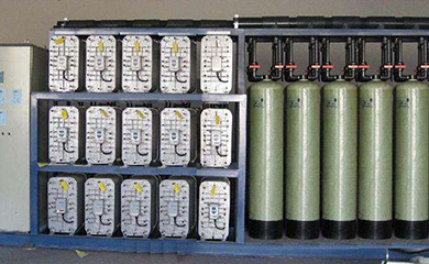 半導體、集成電路芯片及封裝、液晶顯示、高精度線路板、光電器件、各種電子器件、微電子工業、大規模、超大規模集成電路需用大量的純水、高純水、超純水清洗半成品、成品。集成電路的集成度越高，線寬越窄，對水質的要求也越高。目前我國電子工業部把電子級水質技術分為五個行業等級，分別為18MΩ.cm、15MΩ.cm、10MΩ.cm、2MΩ.c