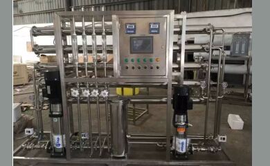       宏森環(huán)保所生產(chǎn)的設(shè)備經(jīng)過廠家專業(yè)的設(shè)計生產(chǎn)可以長期穩(wěn)定的提供純化水，可滿足藥廠、醫(yī)院純化水制取、輸液制取的要求。宏森環(huán)保純化水系統(tǒng)可用于醫(yī)療器械、醫(yī)藥制劑、體外診斷試劑、制藥用水、血液凈化、血液透析、大輸液、生化制品用水、醫(yī)用無菌水、口服液用水、消毒室、醫(yī)院供應(yīng)室、中央供水等。